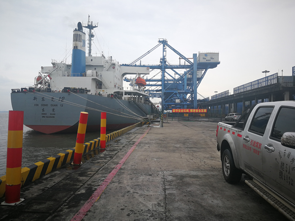 引途公司在东莞海昌煤炭码头船驳卸货